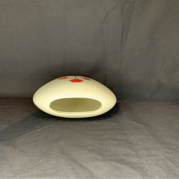 Otagiri Wide Pocket Elegant Beige Vase With Long Stems Red Roses - Picture 5 of 8